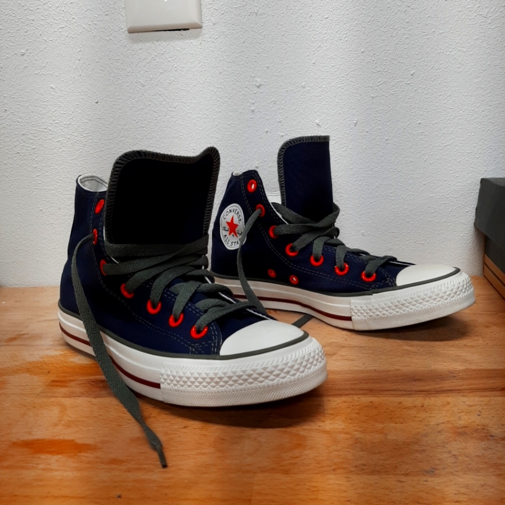 NIB Converse Chuck Taylor All Star High Top Navy/Flame Castor Kids Size 5